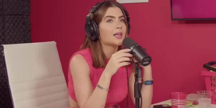 Jade Picon deu entrevista ao Pod Delas e disse não gostar de repetir roupas que já postou.