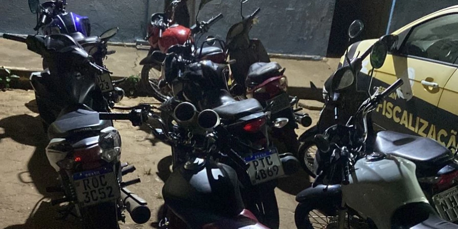 Motocicletas apreendidas durante operação.