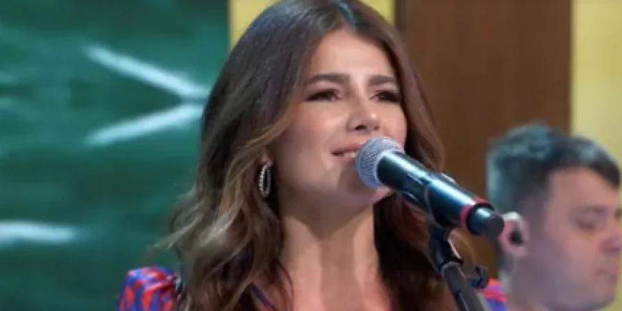Paula Fernandes faz participação no 'Encontro".