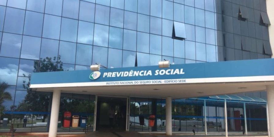 revisão pode ser solicitada por aposentados e pensionistas que começaram a contribuir para o INSS antes de julho de 1994