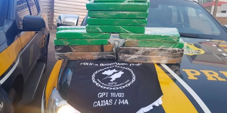 A PRF-MA apreendeu a droga na BR316, em Caxias.