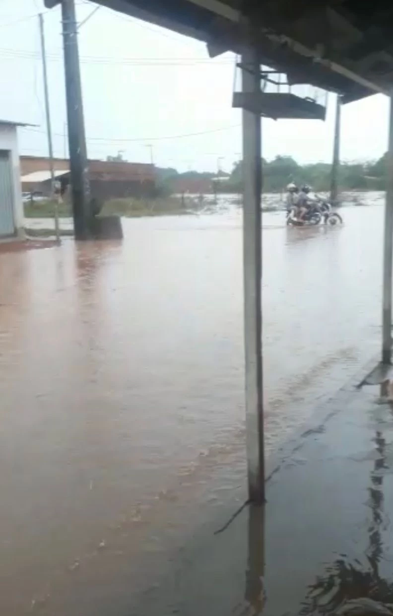 Os pontos de alagamento foram registrados em alguns bairros da capital. (Foto: Reprodução)