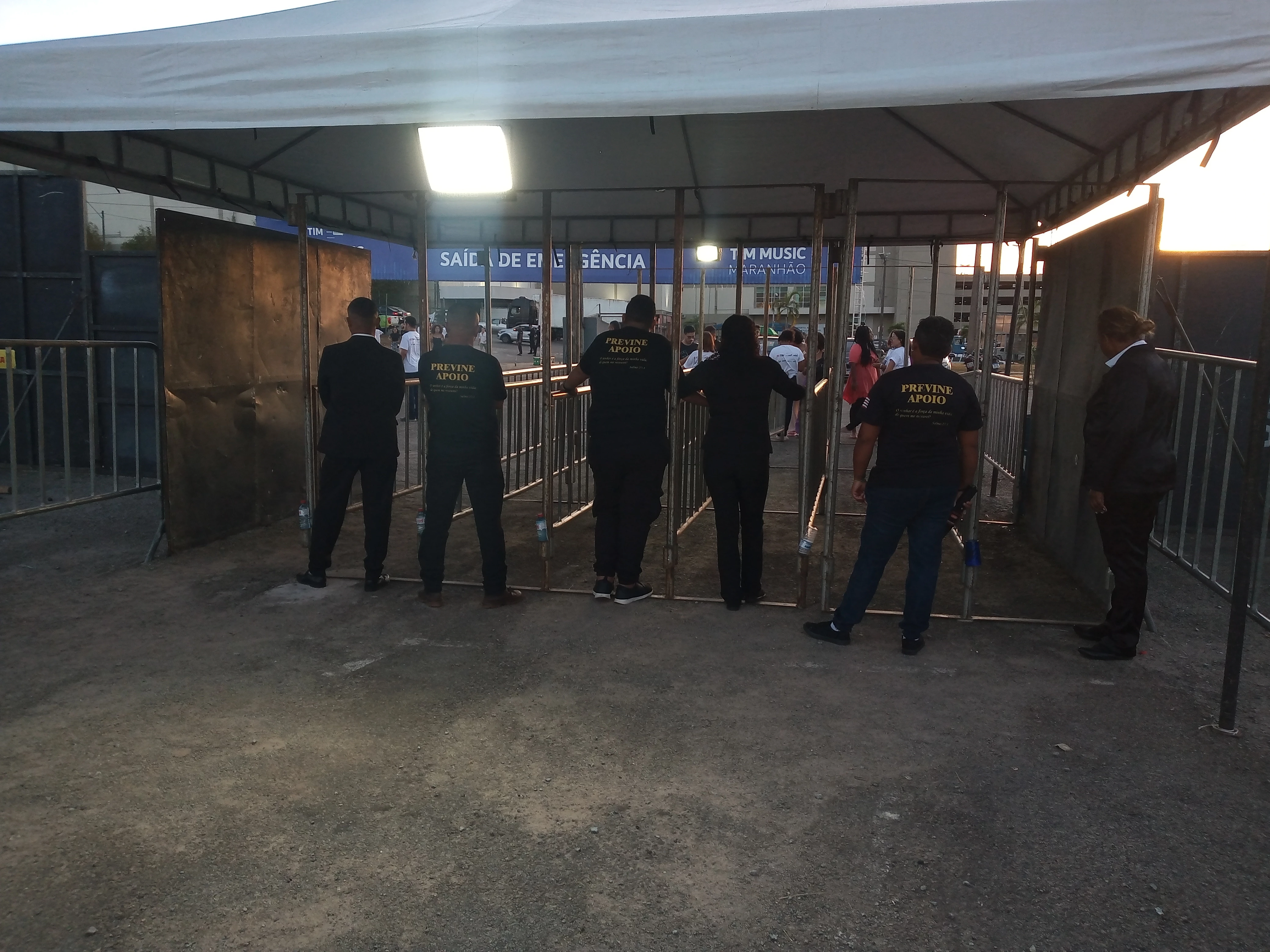 Seguranças estavam na entrada, e também distribuídos pelo espaço do Tim Music Maranhão. Foto: Victor dos Anjos