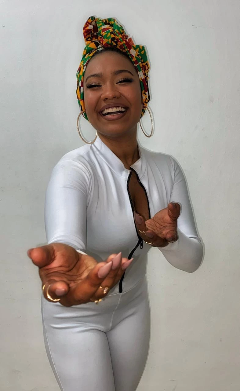 Millena Mendonça, cantora e atriz que integra a montagem de Marrom, O Musical e vai participar do show em homenagem à Alcione, no sábado, dia 12.11 (Foto: Divulgação)