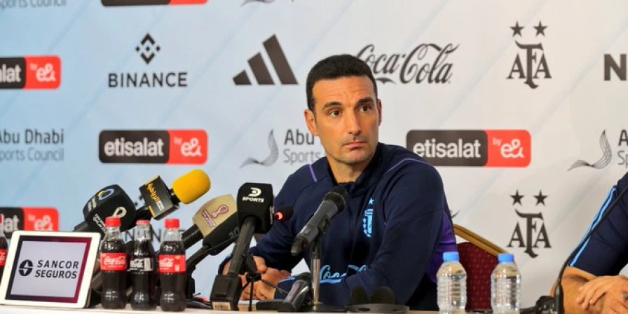Lionel Scaloni durante entrevista coletiva