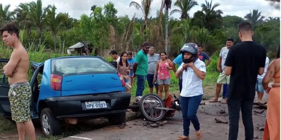 Grave acidente envolveu quatro veículos e deixou três pessoas mortas.