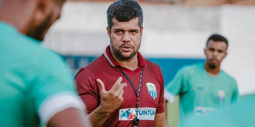Dejair Ferreira, técnico do Tuntum.