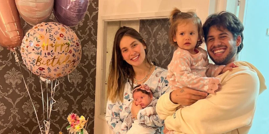 Virgínia, comemora o primeiro mês de Maria Flor.