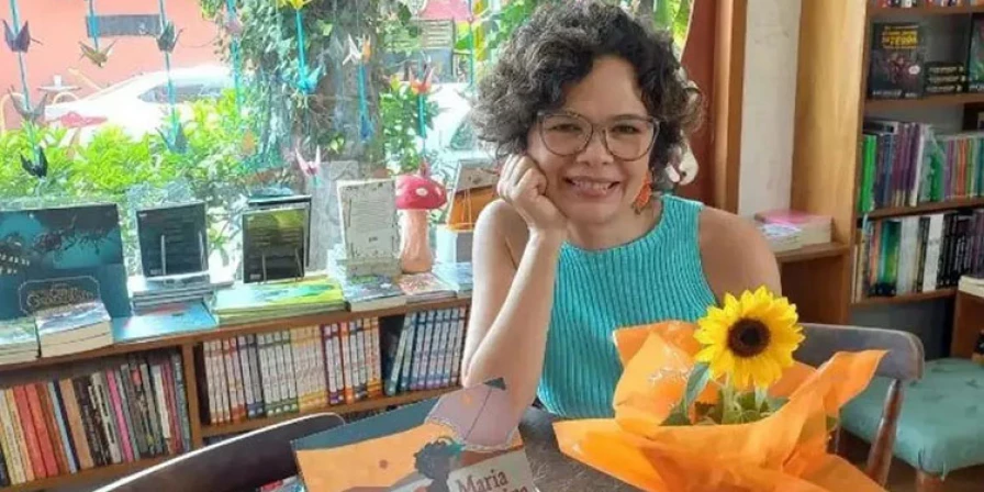 Andréa Oliveira, jornalista e escritora. Foto: Divulgação