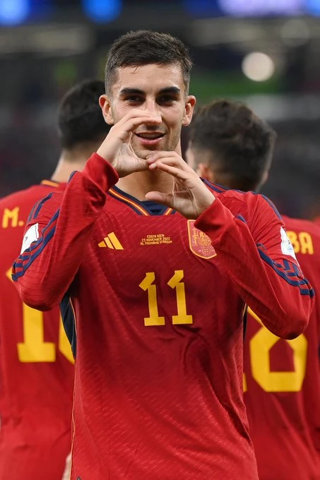 Torres fez o gol e aproveitou pra agradar a patroa e o pai dela ao mesmo tempo (Crédito: Divulgação FIFA)