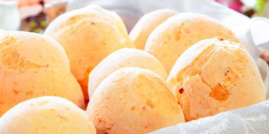 Pão de queijo de liquidificador.