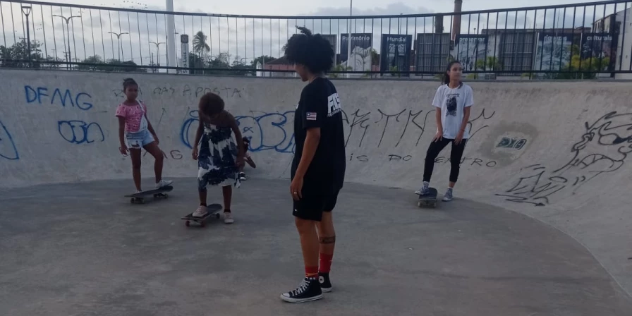 O skate é uma das modalidades das "Olimpíadas do Brincar ao Jogar".