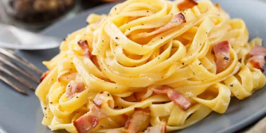 Espaguete à carbonara.