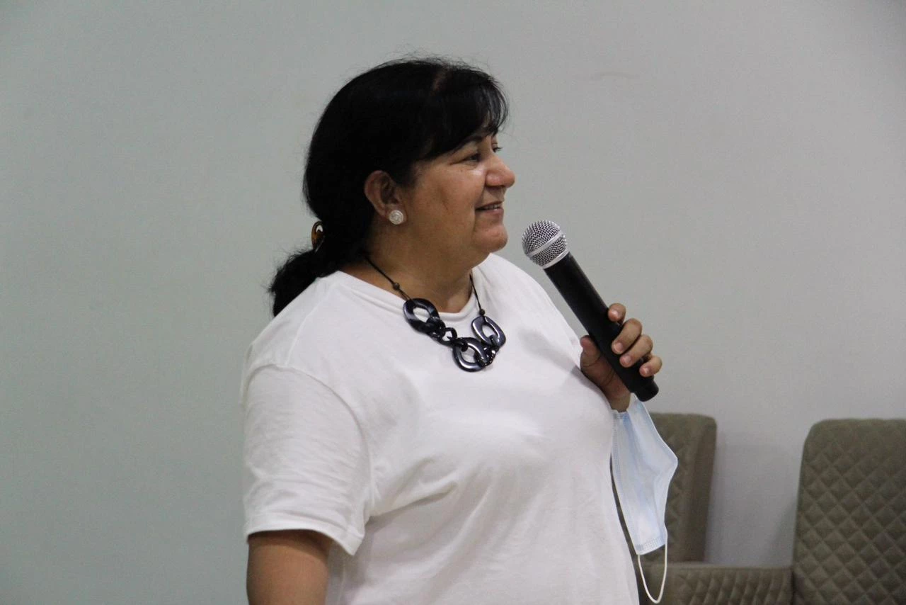A Dir. de Enfermagem do HSE/HSLZ Enfermeira Beatriz Rosa reforçou a importância da prevenção de lesões; com cuidados como disciplina na realização das mudanças de decúbitos e suporte nutricional adequado. (Foto: Belarminio Gomes)