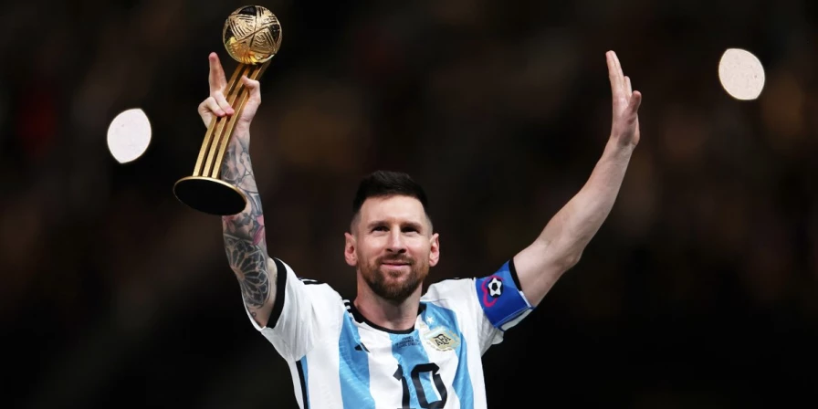 O primeiro aceno para que o atacante gravasse os pés no estádio foi feito em 2019, quando Messi e a Albiceleste faturaram a Copa América no Brasil.