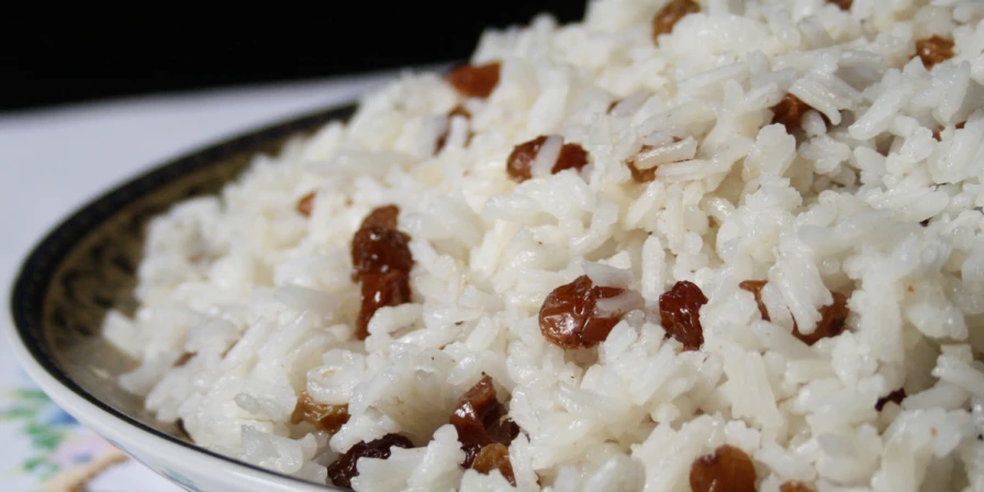 Arroz com passas.