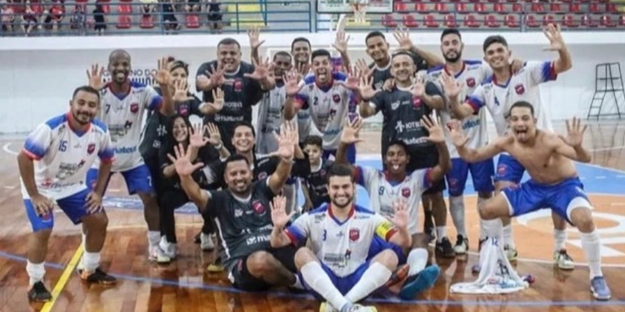 Jogadoras do Balsas celebram o título estadual