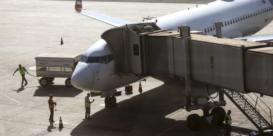 O presidente do Sindicato Nacional dos Aeronautas (SNA), Henrique Hacklaender, informou que a greve foi convocada para ocorrer todos os dias, a partir de hoje (19), no início da manhã, entre 6 e 8 horas.