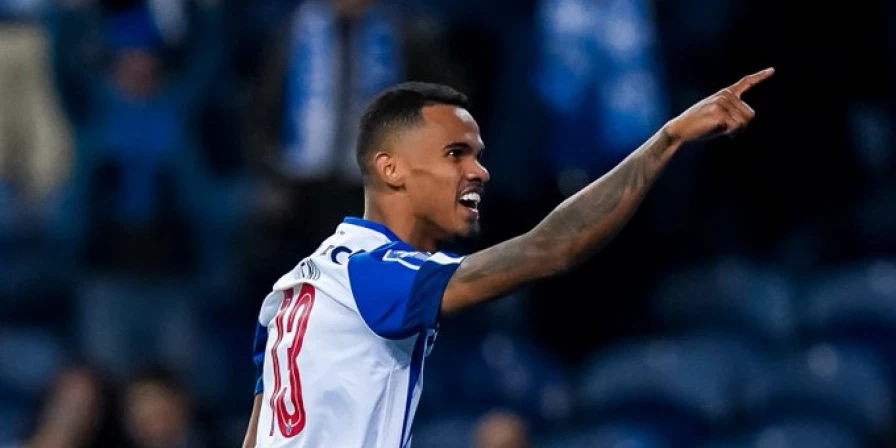 Galeno celebra gol com a camisa do Porto