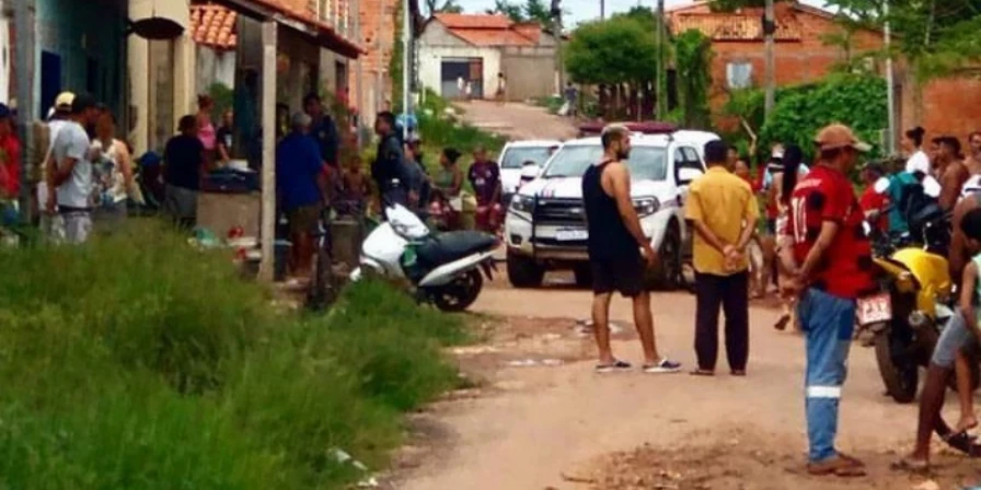 O jovem baleado foi encaminhado ao hospital.