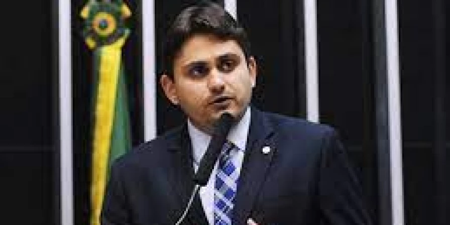 Advogados de Juscelino Filho ressaltam que ele não foi alvo da operação da PF
