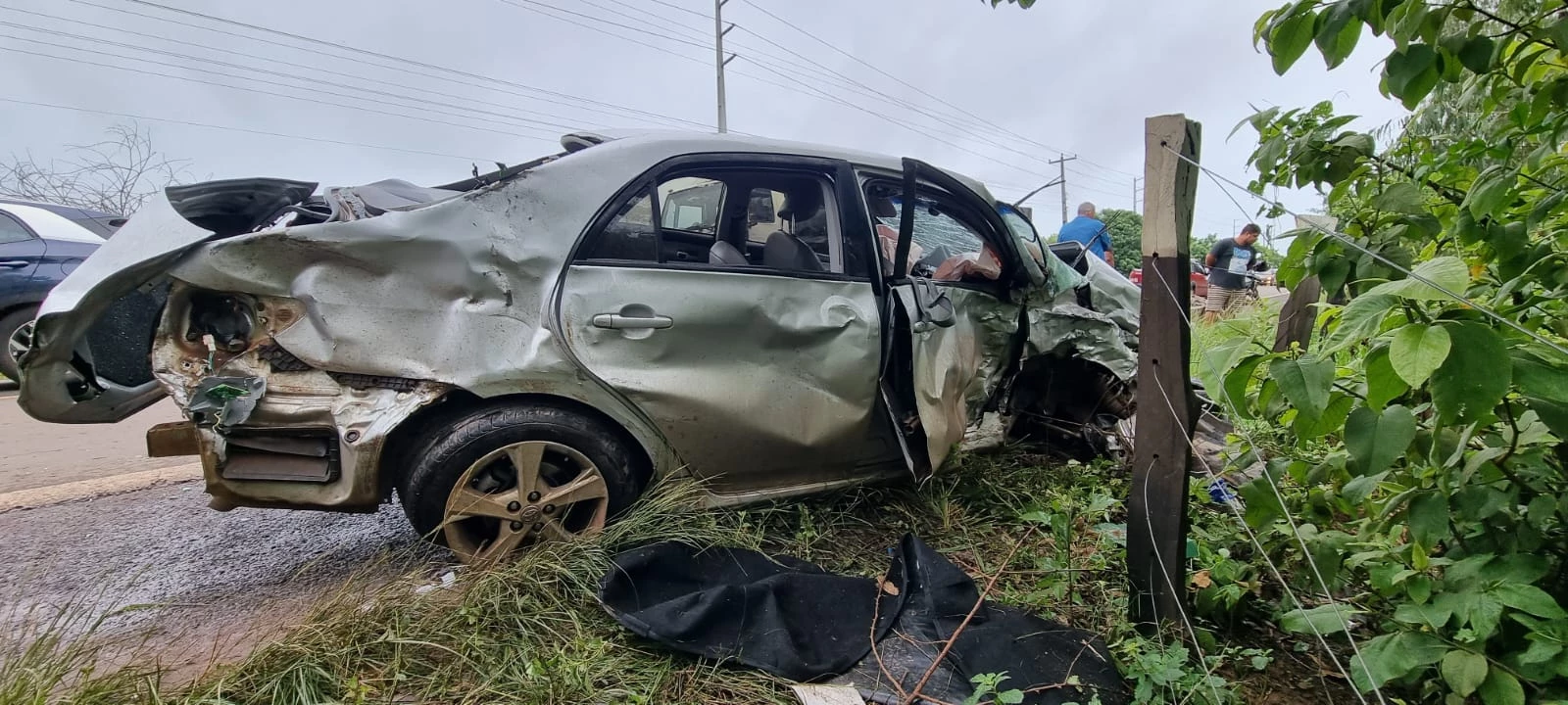 Carro onde estava um casal bateu em outro veículo na BR-226. (Foto: Divulgação/PRF-MA)