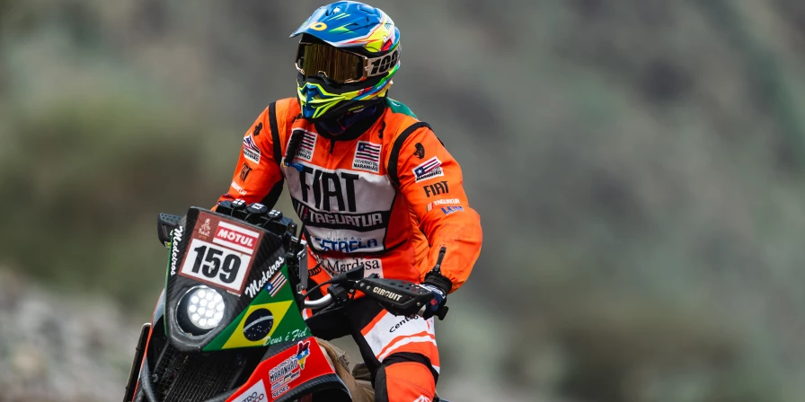 O piloto maranhense Marcelo Medeiros está competindo no Rally Dakar.