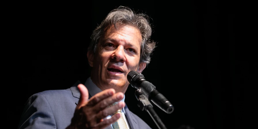 A intenção da equipe econômica inicialmente era taxar as compras internacionais. Fernando Haddad chegou a defender a medida.