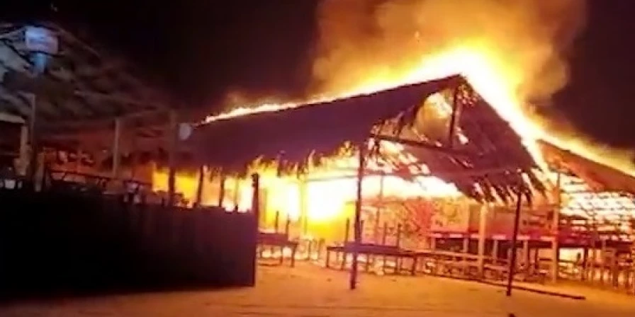 Incêndio destruiu bares e restaurantes em Atins na última segunda-feira (2).