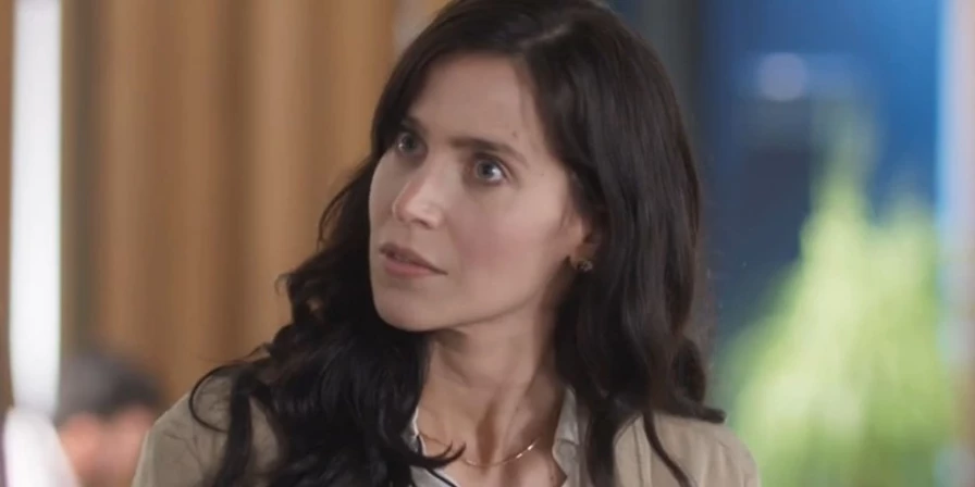 Regina (Mel Lisboa)
