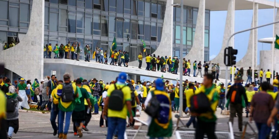 Bolsonaristas invadiram as sedes dos Três Poderes em Brasília no dia 8 de janeiro
