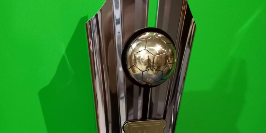 Imagem da taça em homenagem ao desportista Biguá, que faleceu recentemente