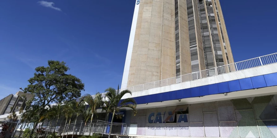 A suspensão está valendo desde ontem (12).
