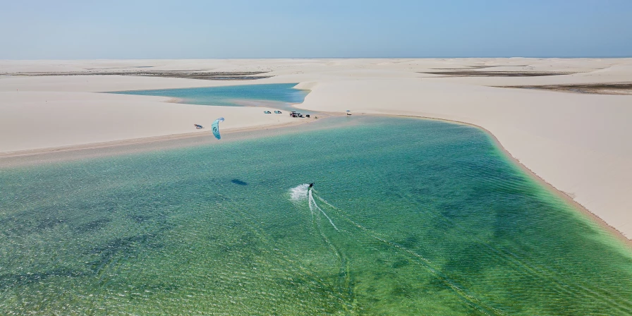 Com 155 mil hectares, o Parque Nacional dos Lençóis Maranhenses é um dos destinos turísticos mais singulares do país.