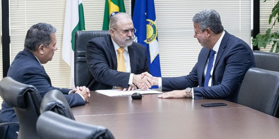 Augusto Aras e Arthur Lira se encontraram na manhã desta segunda-feira (16), na sede da PGR, em Brasília (Leonardo Prado/SECOM/MPF)