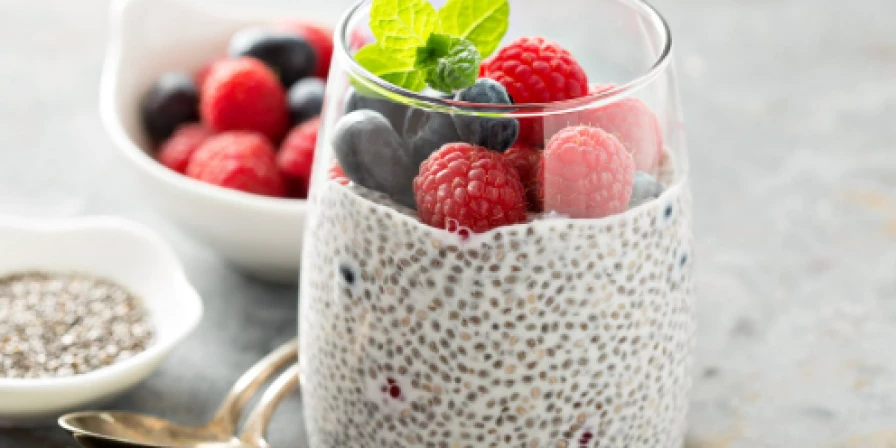 Iogurte com sementes de chia.