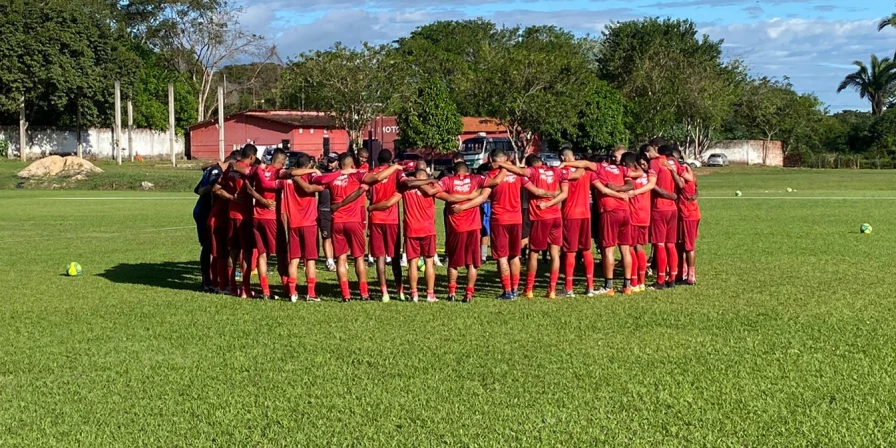 Elenco do Moto Club se reapresenta no CT Pereira dos Santos