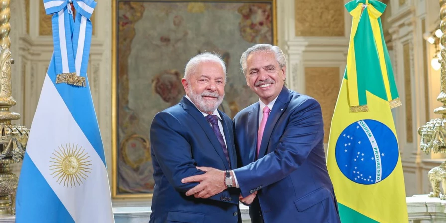 Lula e Alberto Fernández debateram moeda única e encontro