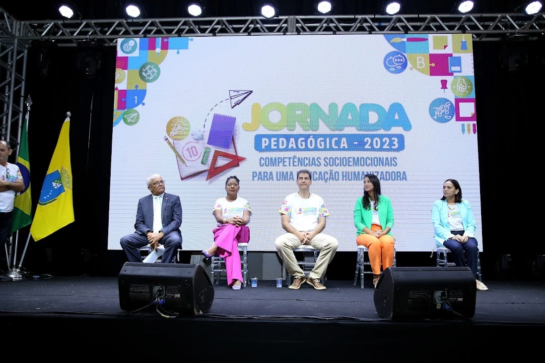 Ainda dentre os anúncios, o prefeito destacou a entrega de jogos didáticos, materiais de suporte pedagógico e um Chromebook para cada um dos professores que estão em sala de aula. (Foto: Divulgação / Prefeitura de São Luís)