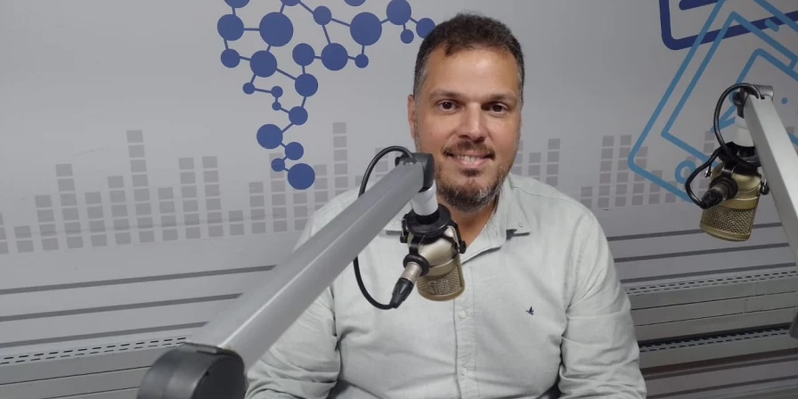 Rodrigo Lago em entrevista à Rádio Mirante AM.