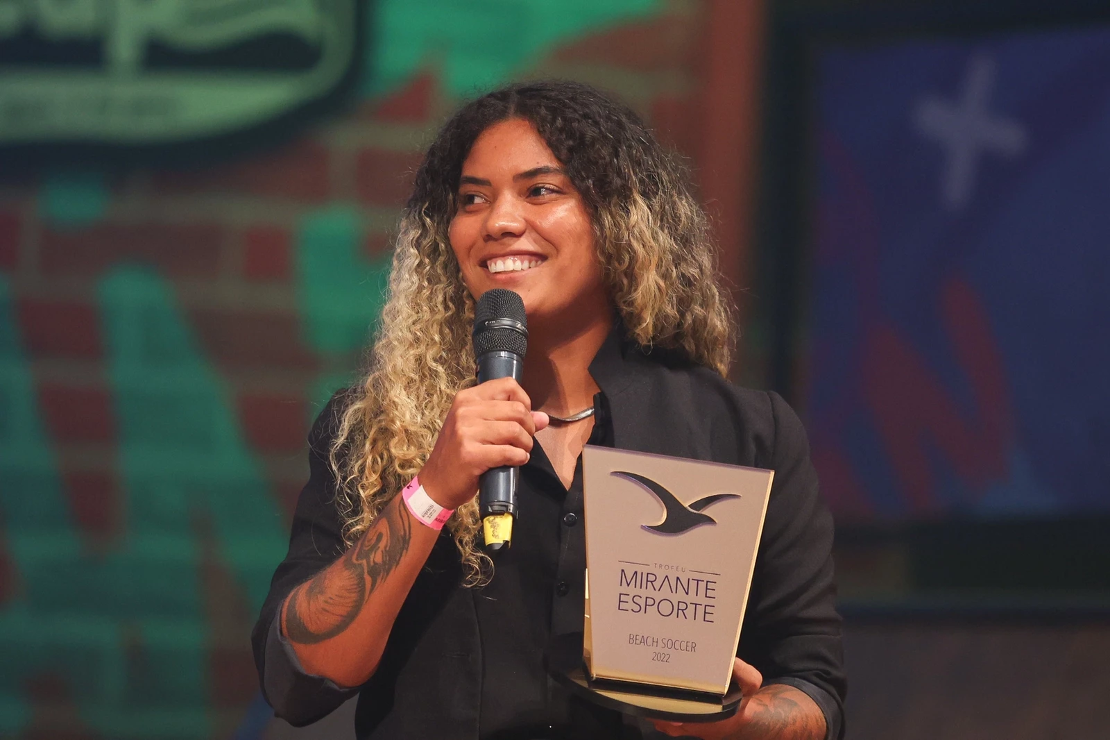 Adriele Rocha, atleta de Beach Soccer, faturou três taças e um prêmio especial no Troféu Mirante Esporte. (Matheus Soares / Grupo Mirante)