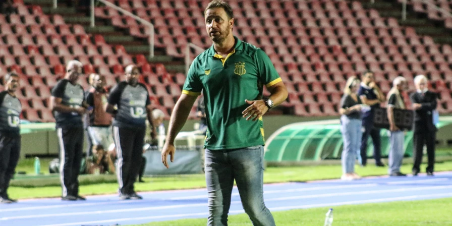 Felipe Conceição, técnico do Sampaio Corrêa.