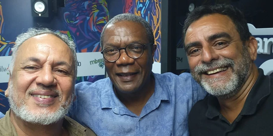 Aziz Júnior e Walter Cunha trocando ideia com o jornalista Pedro Sobrinho. Foto: Divulgação