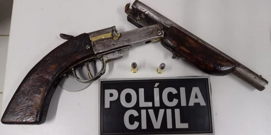 Arma de fogo apreendida pela polícia.
