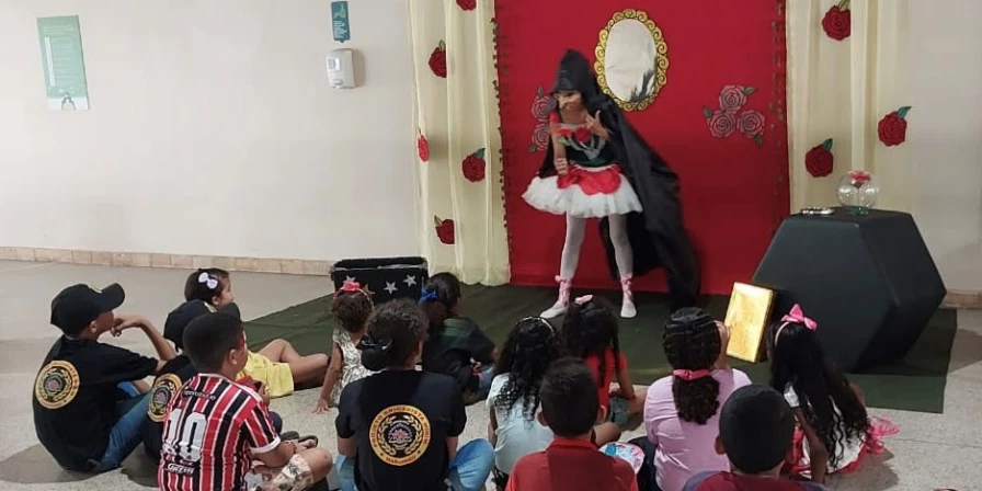 Oficinas gratuitas irão produzir máscaras carnavalescas para aumentar a renda dos participantes.