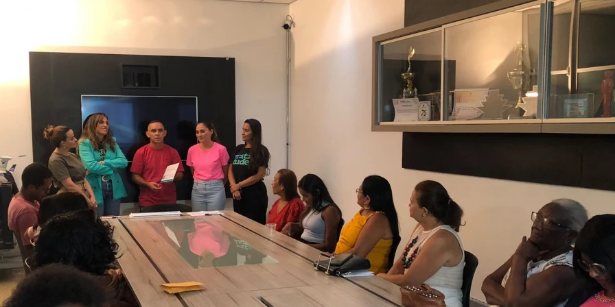 A entrega de cheque foi feita aos reesposáveis por cada instituição na tarde desta terça-feira (31).