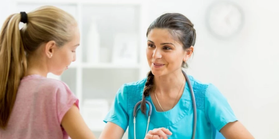 O médico ginecológico é o profissional que vai acompanhar a mulher durante toda a sua vida, desde a primeira menstruação à menopausa.