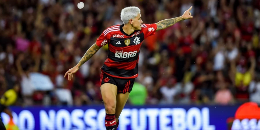 Pedro comemora: o Flamengo venceu o Boavista no Maracanã.
