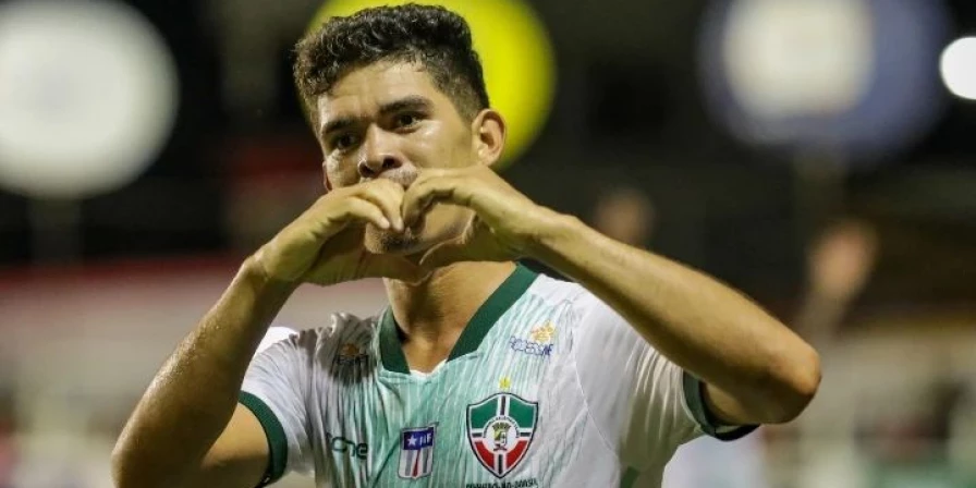 O atacante Cleber Pereira está de volta ao Pinheiro.