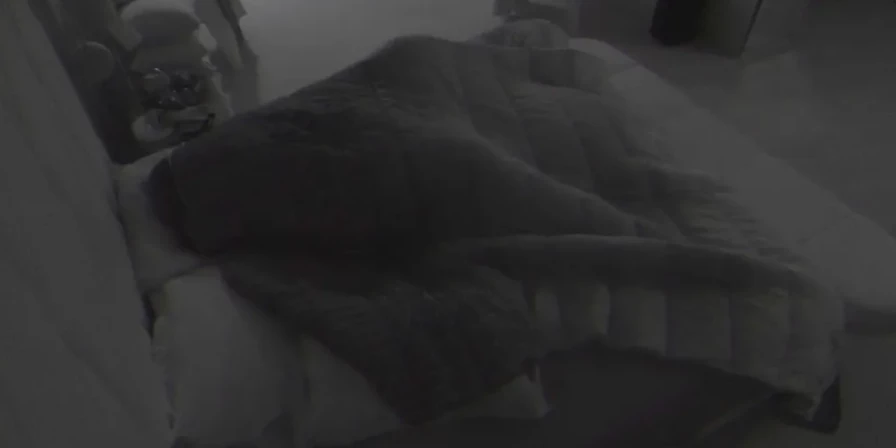 Key e Gustavo movimentam o endredom durante madrugada.